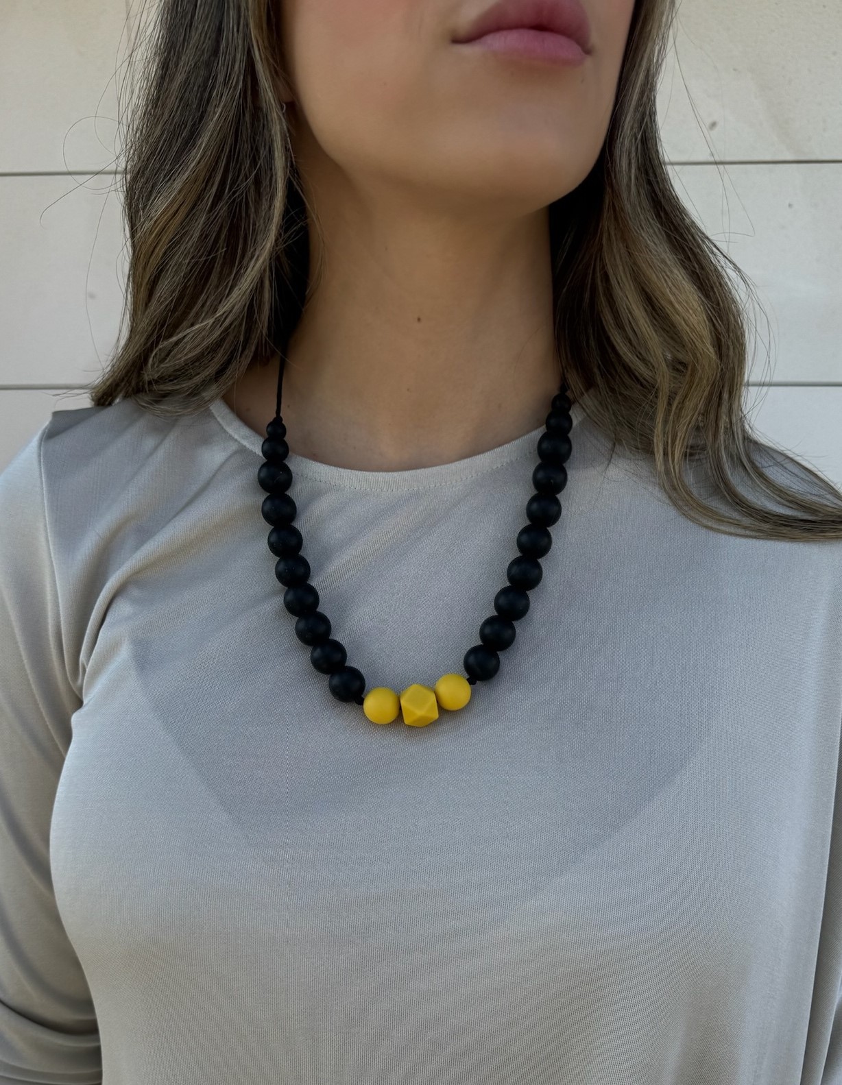 Collar de Lactancia Black Mustard - Imagen 2