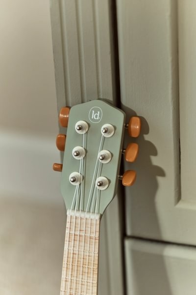 Guitarra de madera Verde Safari Friends - Little Dutch - Imagen 5